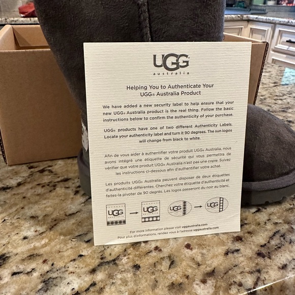 Used but in excellent condition toddler size 9T grey UGGs - Picture 2 of 5